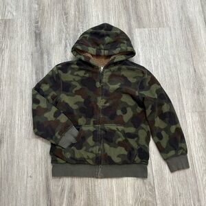 🛍️ 2/$12
The CHILDREN’S PLACE boys hooded camo fleece zip up hoodie sweater